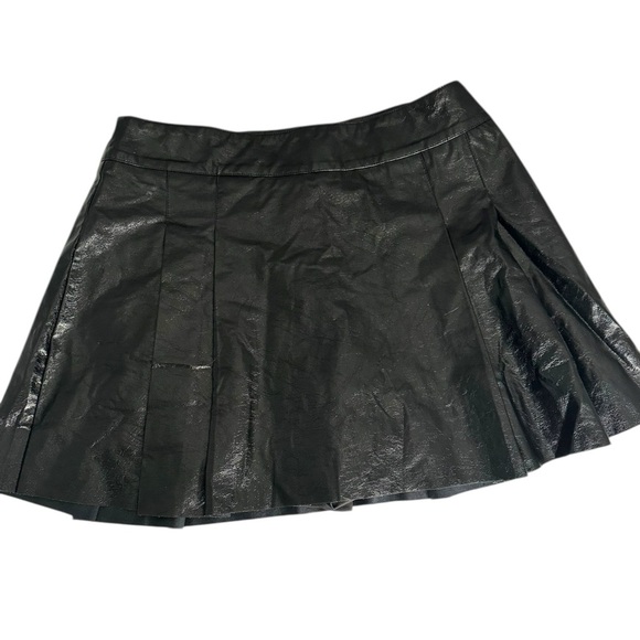 idem ditto Dresses & Skirts - idem ditto Black Faux Leather Pleated Mini Skirt Size L NWT